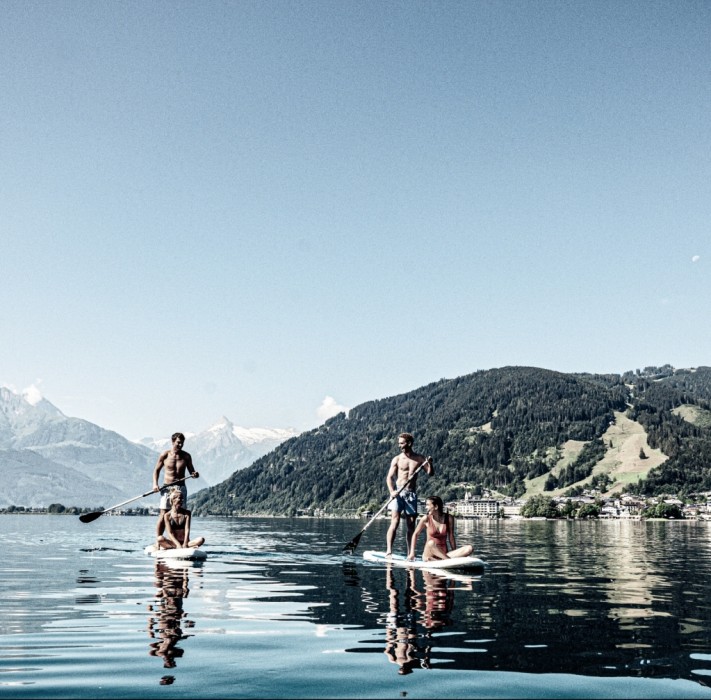 stand-up-paddling-am-zeller-see---stand-up-paddling-at-lake-zell-c-zell-am-see-kaprun-tourismus
