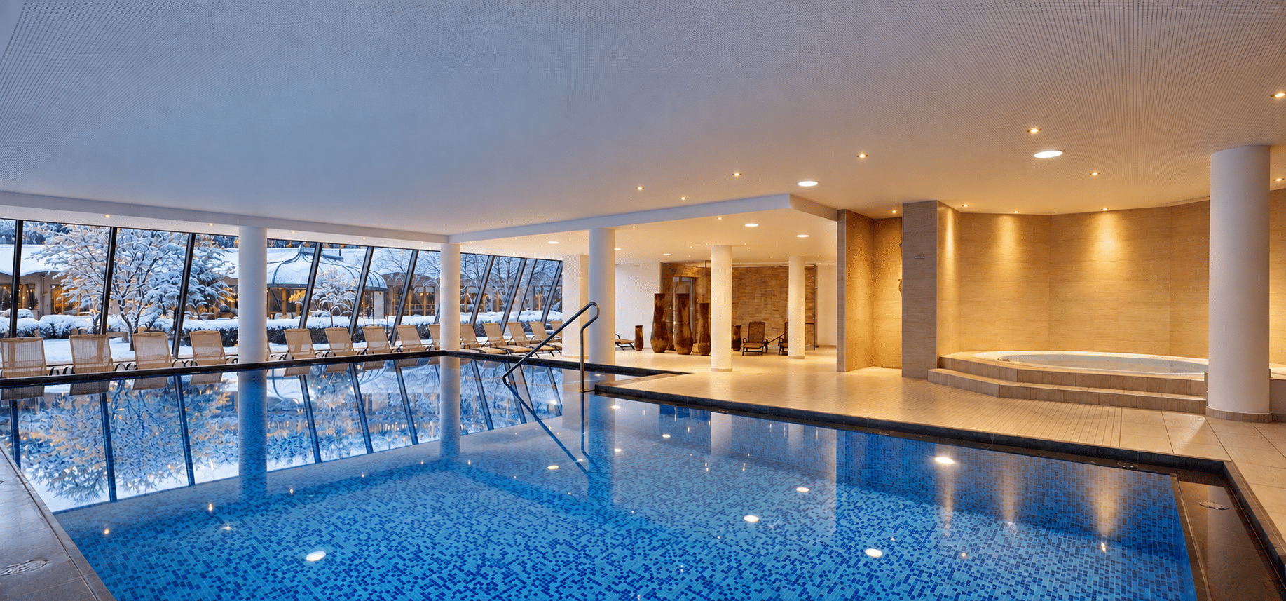 Das ALpenhaus Kaprun Winter Innenpool